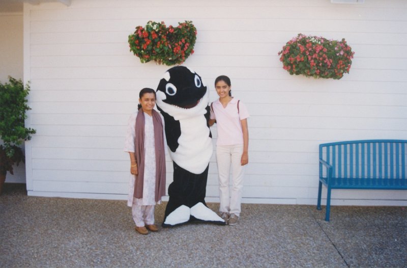 004-With Shamu - the killer whale.jpg